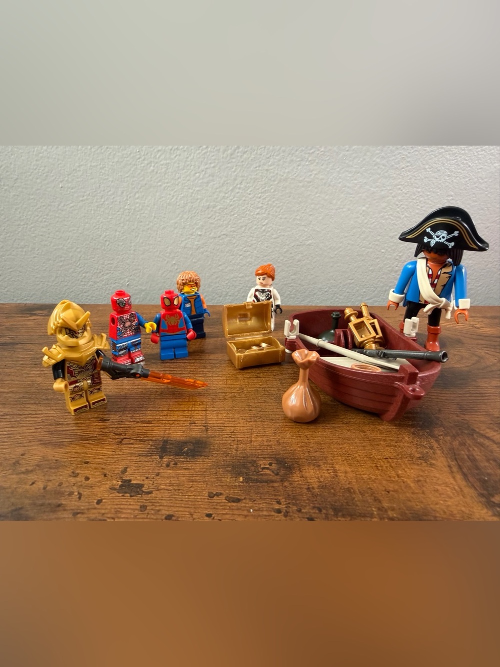 LEGO Minifigures & Playmobil Pirates Mixed Toy Lot